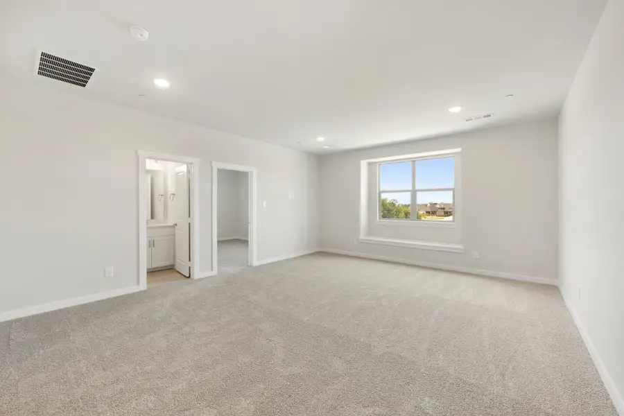 Spacious, unfurnished interior of a new home in Cottonwood Creek, Rowlett (Image 42).