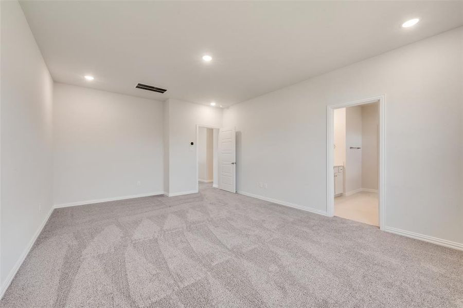 Spacious, unfurnished interior of a new home in Spiritas Ranch, Little Elm (Image 26).