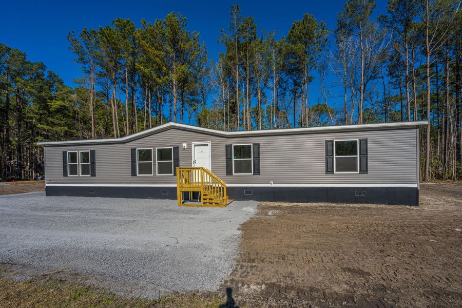 Exterior details and patio area of a home in , Summerville (Image 23).