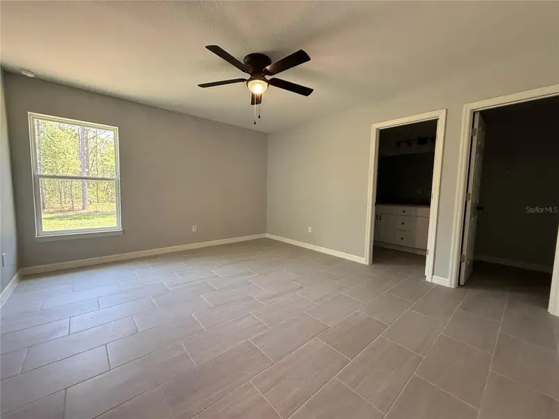 Spacious, unfurnished interior of a new home in , Ocala (Image 10).