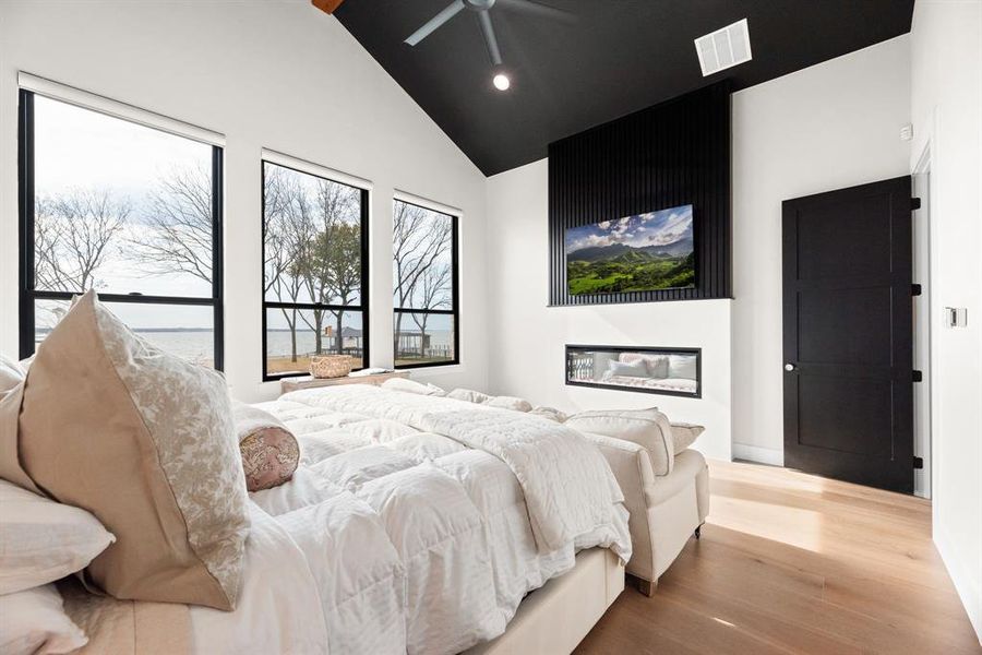 Furnished interior view inside a new home in , Corsicana (Image 11).