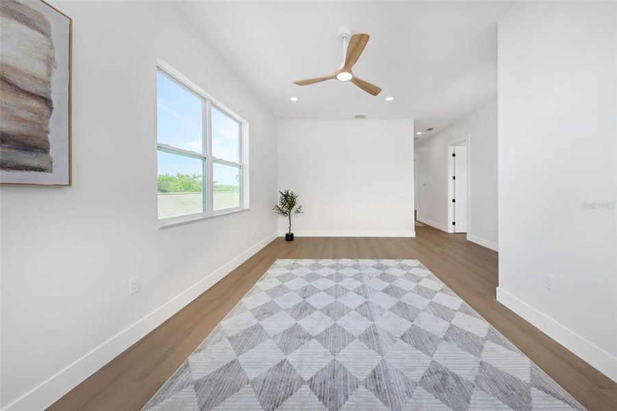 Spacious, unfurnished interior of a new home in , St. Petersburg (Image 61). Spacious, unfurnished interior of a new home in , St. Petersburg (Image 61).