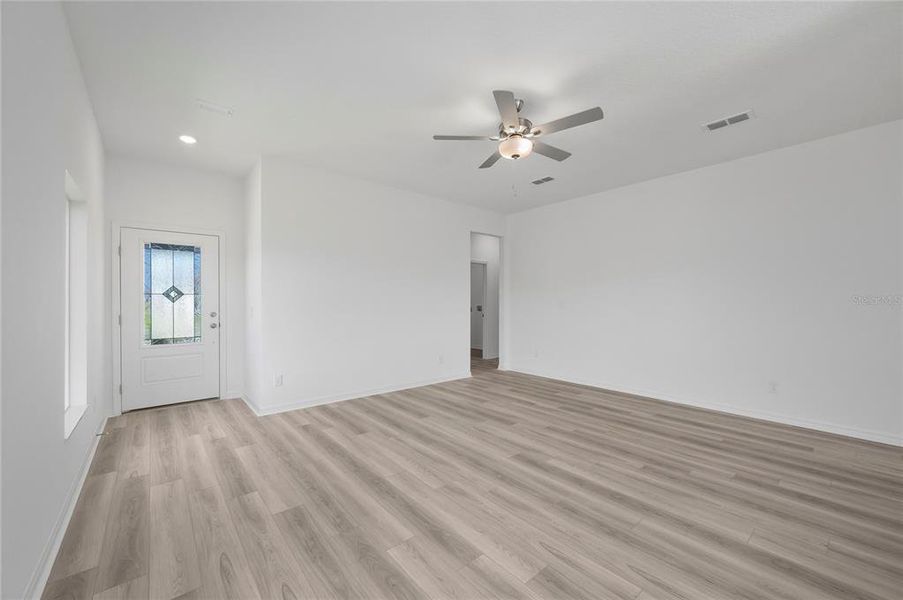 Spacious, unfurnished interior of a new home in Gum Lake Preserve, Lake Alfred (Image 19).