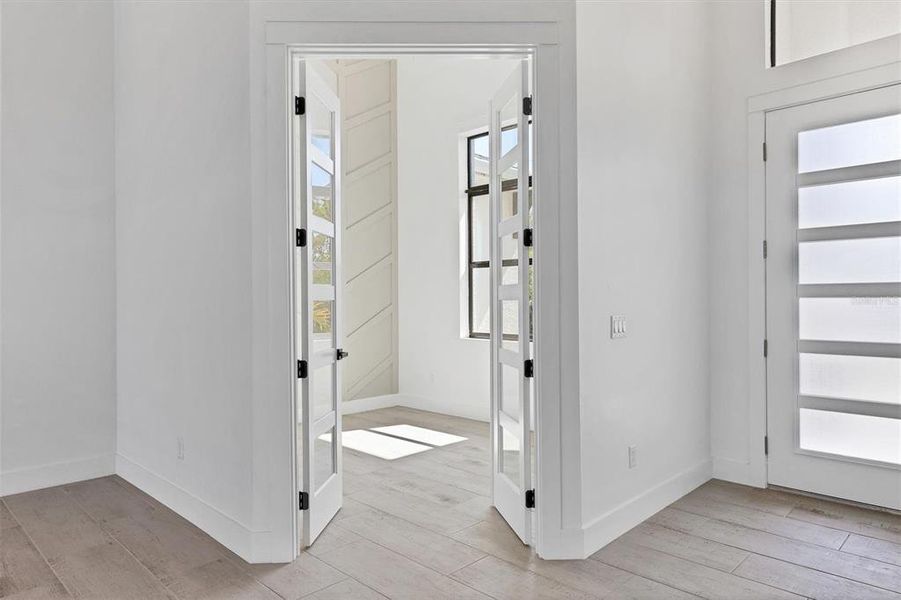 Spacious, unfurnished interior of a new home in , Port Charlotte (Image 36).