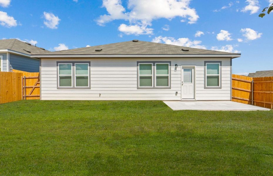 Exterior details and patio area of a home in Skyview, Belton (Image 16).
