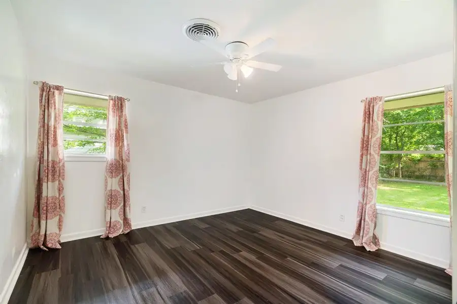 Spacious, unfurnished interior of a new home in , Paris (Image 11).