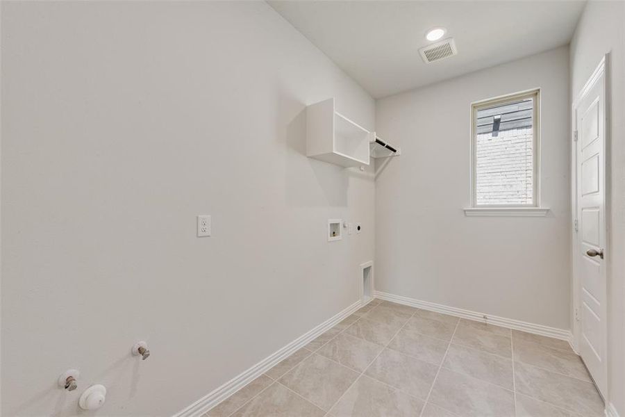 Spacious, unfurnished interior of a new home in Villages of Hurricane Creek, Anna (Image 24). Spacious, unfurnished interior of a new home in Villages of Hurricane Creek, Anna (Image 24).