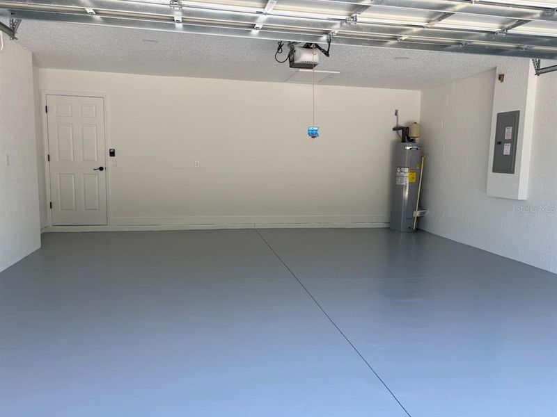 Spacious, unfurnished interior of a new home in , Citrus Springs (Image 29).