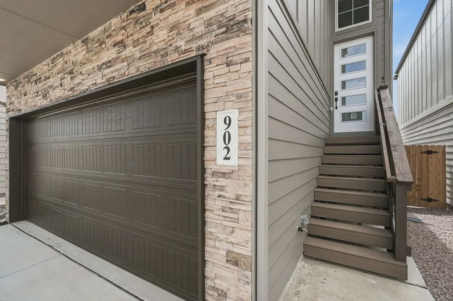 Exterior details and patio area of a home in Rose Hill, San Antonio (Image 3).
