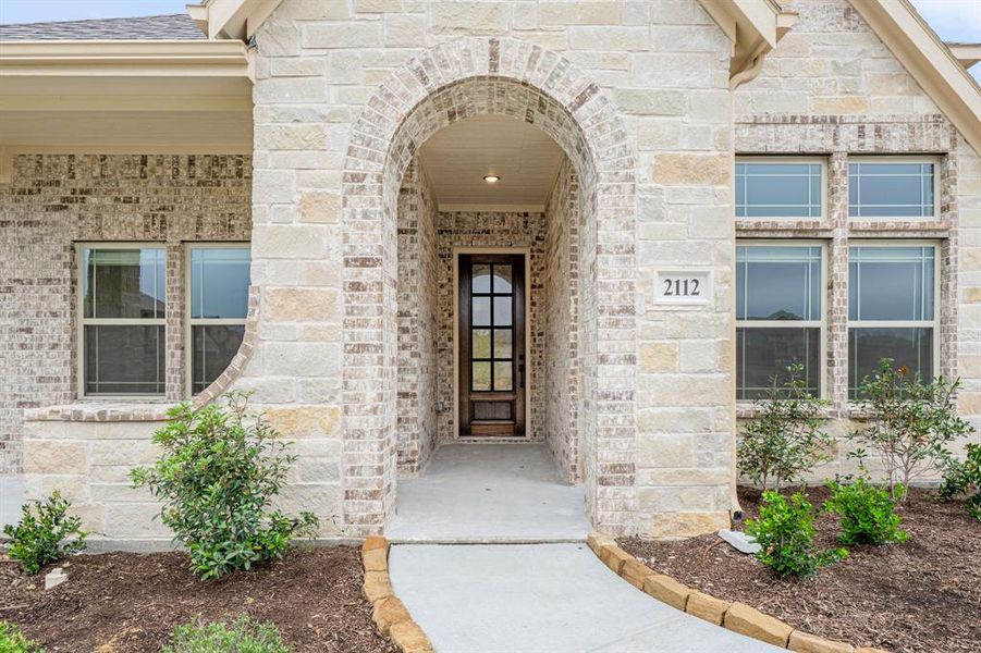 Exterior details and patio area of a home in Somerset, Venus (Image 20).