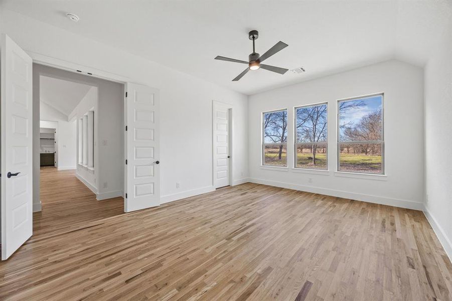 Spacious, unfurnished interior of a new home in Rolling Creek Ranch, Aledo (Image 31).