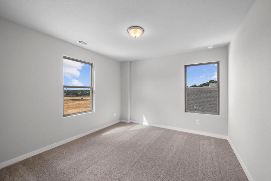 Spacious, unfurnished interior of a new home in Westridge Cove, Conroe (Image 27).