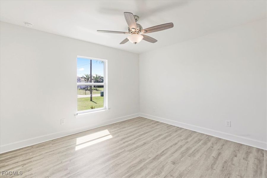 Spacious, unfurnished interior of a new home in Cape Coral, Cape Coral (Image 26).