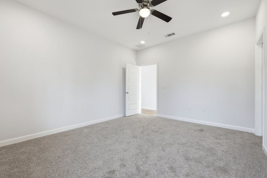 Spacious, unfurnished interior of a new home in McCarthy Estates, Defuniak Springs (Image 25).