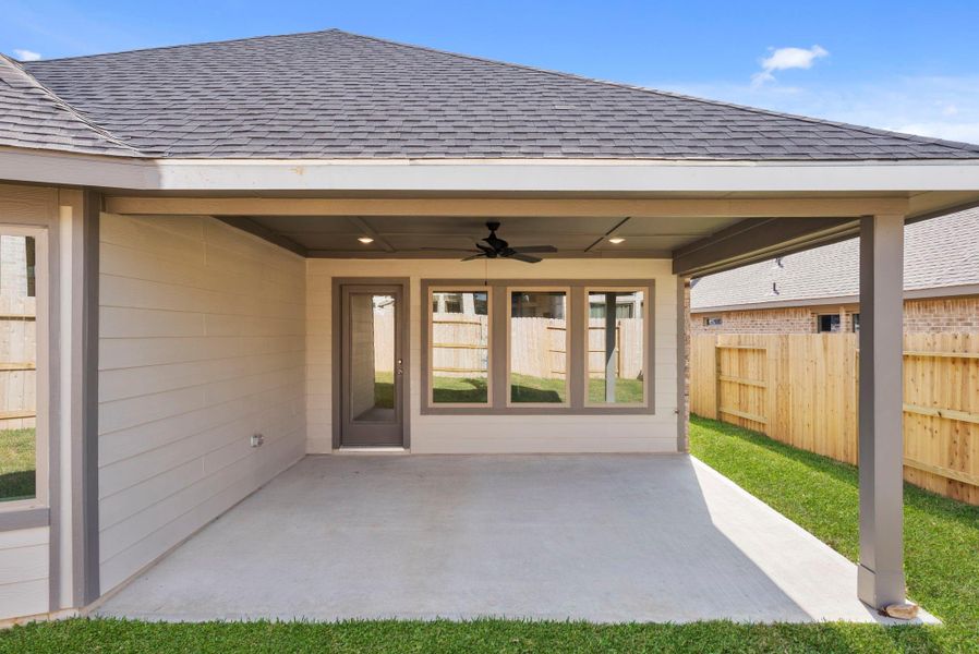 Exterior details and patio area of a home in Grand Central Park, Conroe (Image 4).