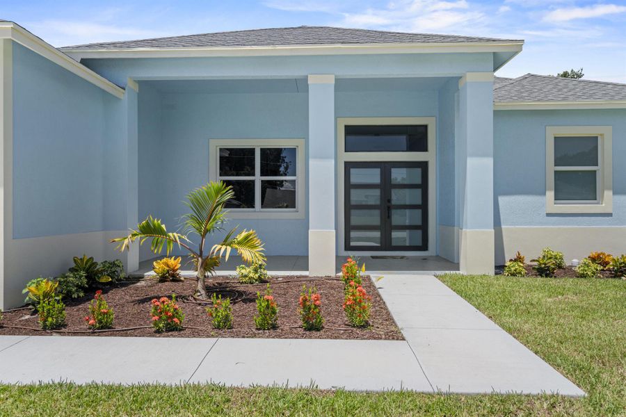 Exterior details and patio area of a home in , Port St. Lucie (Image 20).