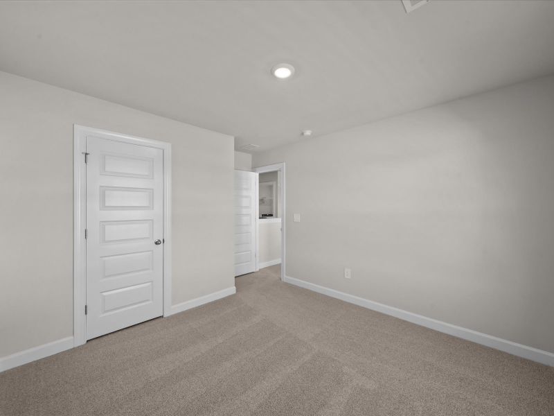 Spacious, unfurnished interior of a new home in Vickery Station, Woodruff (Image 19).