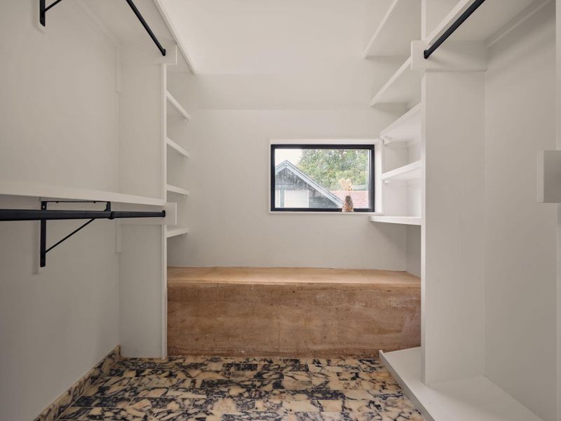 There, it meets a custom rammed earth bench, uniting two remarkable natural materials in textural harmony. The result is aspace that feels both grounded and indulgent—luxuriouswithout excess, and rooted in natural beauty. There, it meets a custom rammed earth bench, uniting two remarkable natural materials in textural harmony. The result is aspace that feels both grounded and indulgent—luxuriouswithout excess, and rooted in natural beauty.