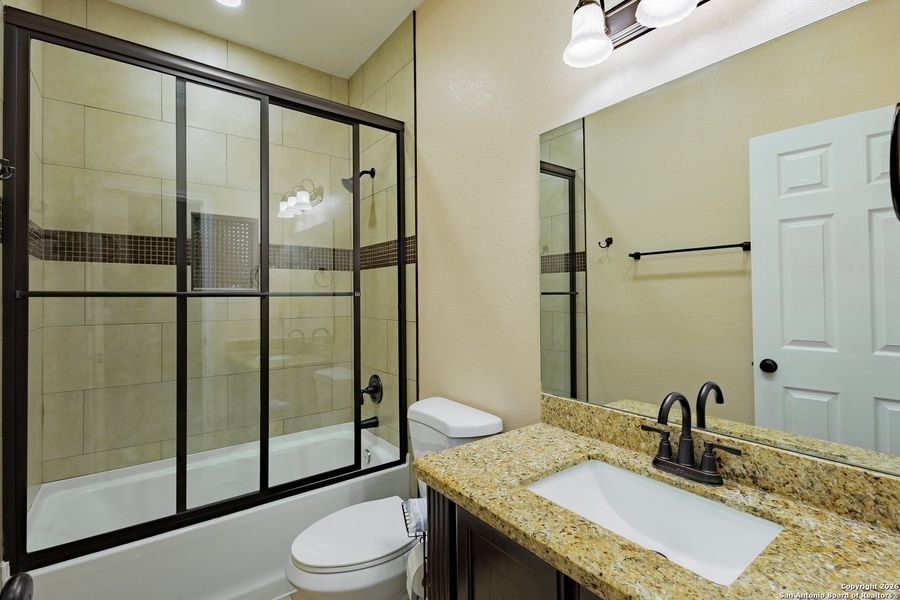 Furnished interior view inside a new home in , Uvalde (Image 6).