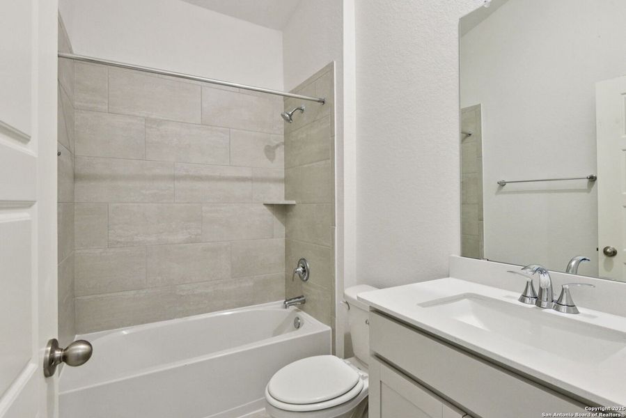 Furnished interior view inside a new home in Fox Falls, Boerne (Image 7).