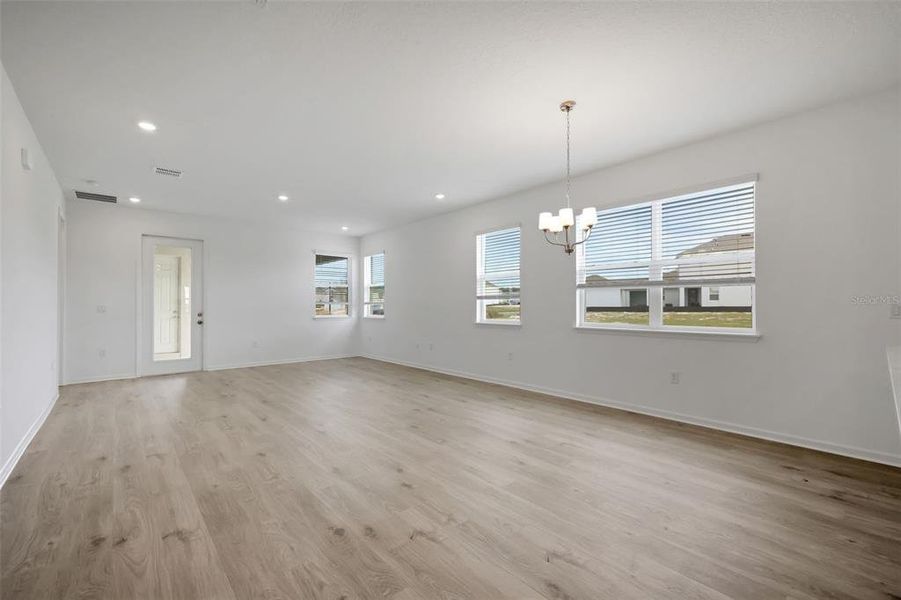 Spacious, unfurnished interior of a new home in Crossroads at Kelly Park, Apopka (Image 18).