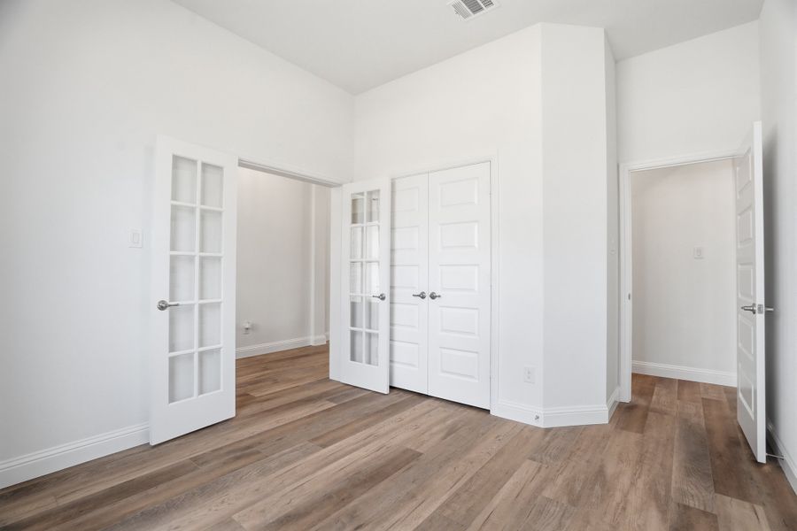 Office/Study with closet Office/Study with closet