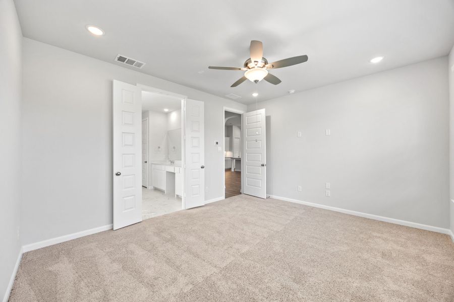 Representative unfurnished interior of a home built from the Nash by Cambridge Homes in Ribbonwood, Aubrey (Image 16).