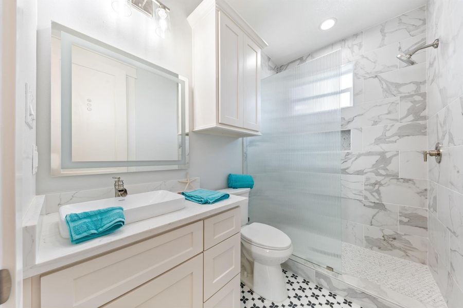 Furnished interior view inside a new home in , Galveston (Image 11).