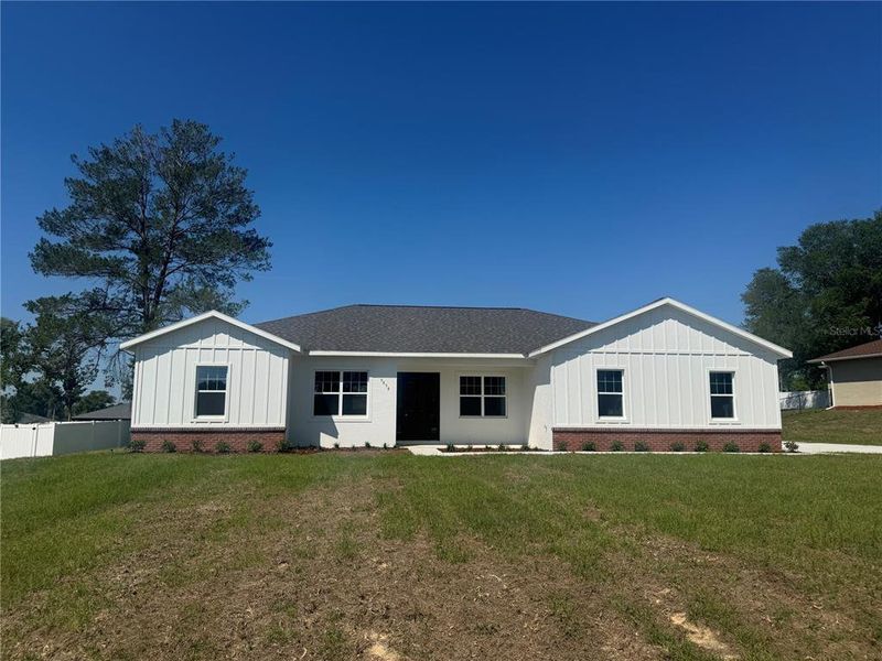 Exterior details and patio area of a home in , Ocala (Image 36).