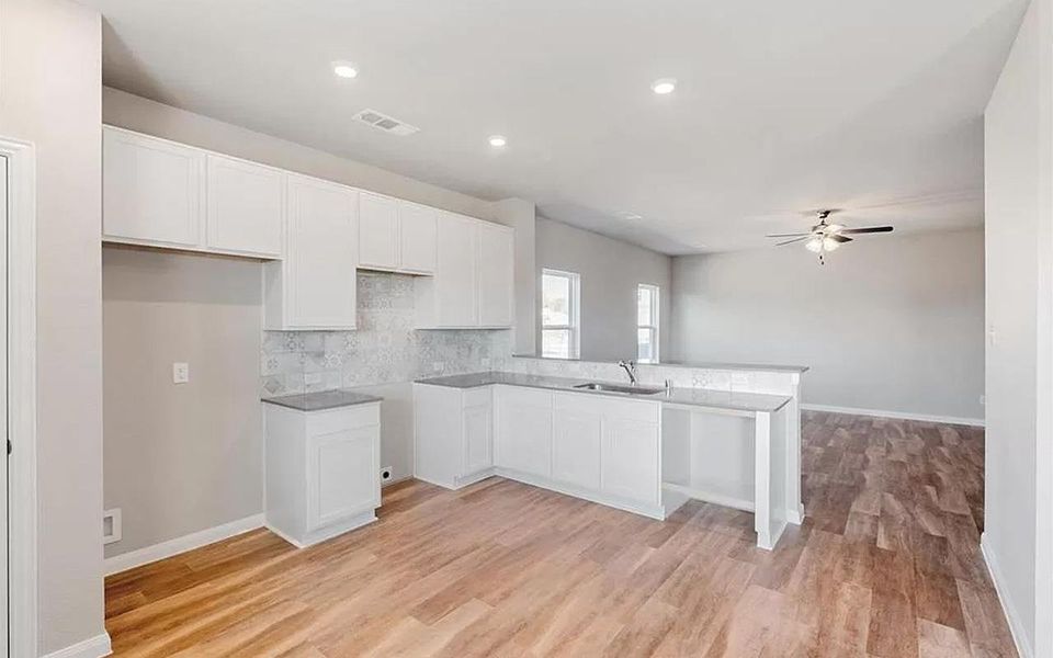 Furnished interior view inside a new home in Perkinsville, Chino Valley (Image 4).