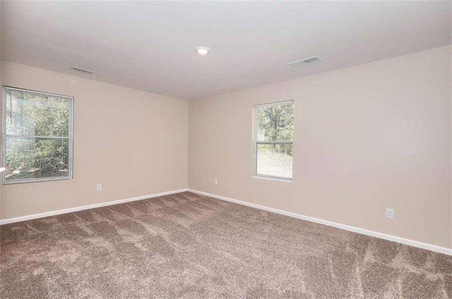 Spacious, unfurnished interior of a new home in , Monroe (Image 21).