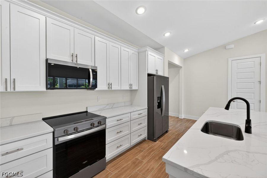 Furnished interior view inside a new home in Cape Coral, Cape Coral (Image 8).