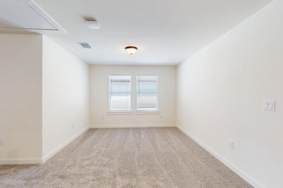 Spacious, unfurnished interior of a new home in Edgewood, Leander (Image 26).