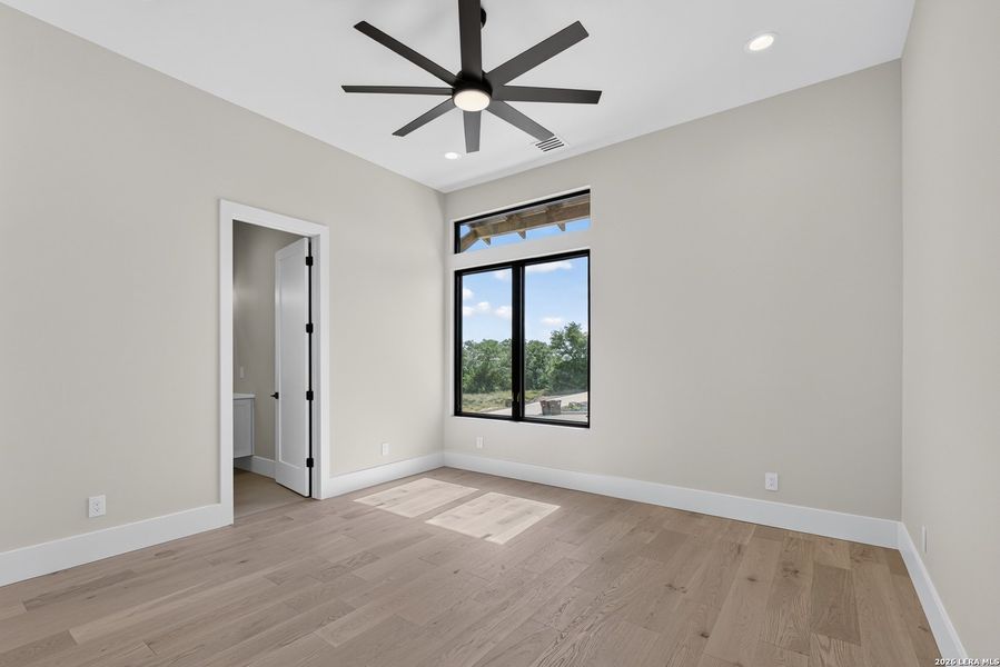 Spacious, unfurnished interior of a new home in , San Antonio (Image 24).