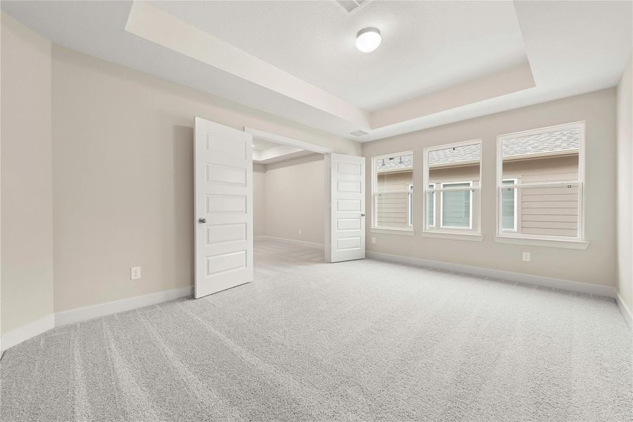 Representative image. Features, selections and colors may vary.