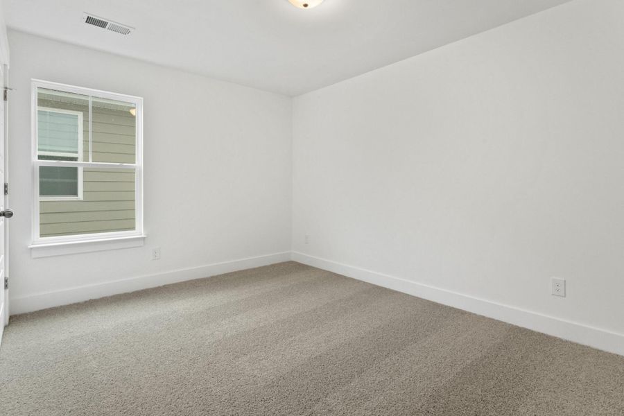 Spacious, unfurnished interior of a new home in Greenrich Mill, Simpsonville (Image 19).