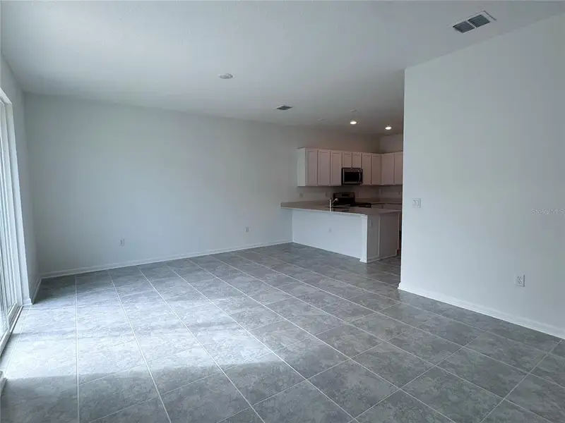 Spacious, unfurnished interior of a new home in , Kissimmee (Image 15).