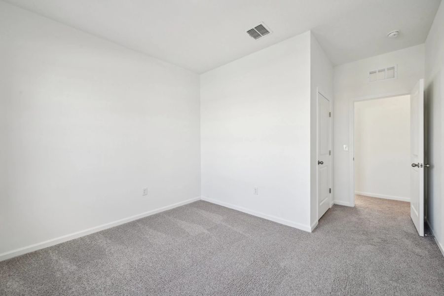 Representative unfurnished interior of a home built from the Larissa by Starlight Homes in Scenic Terrace, Lake Hamilton (Image 16).