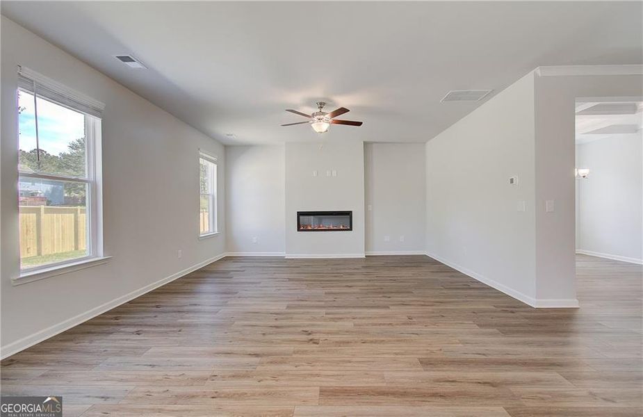 Spacious, unfurnished interior of a new home in Bowers Farm, McDonough (Image 7).