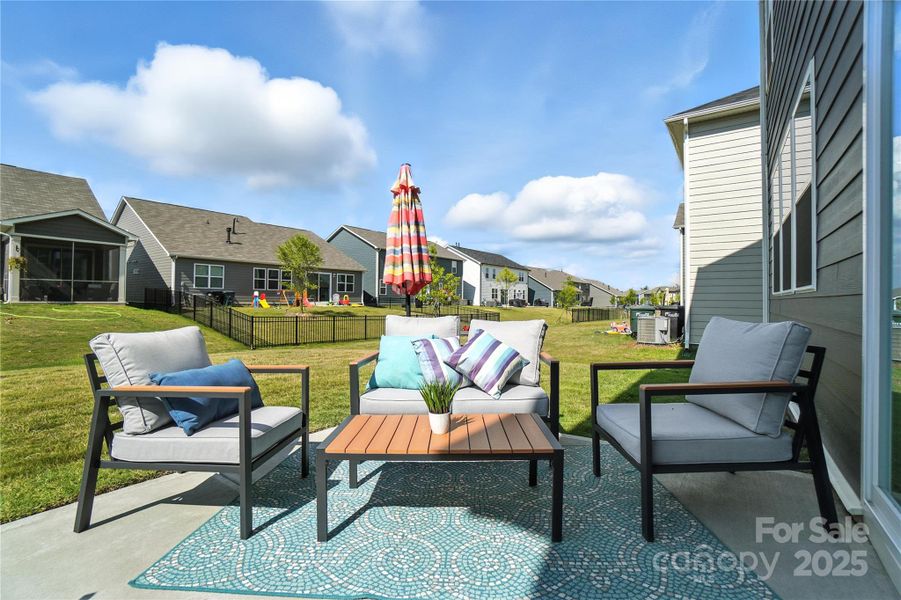 Photo representation only. Exterior and interior colors will vary. Photo representation only. Exterior and interior colors will vary.