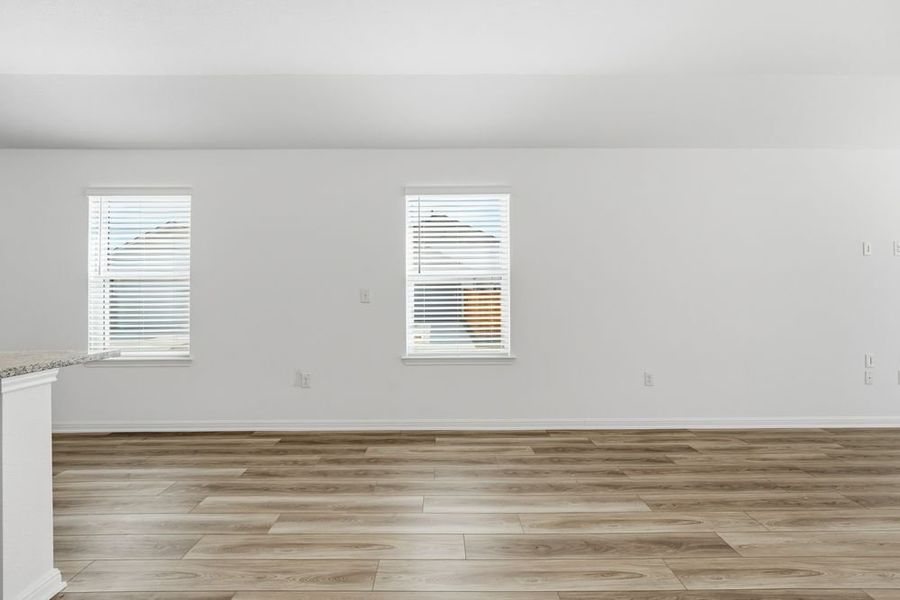 Spacious, unfurnished interior of a new home in Longview, Del Valle (Image 17).