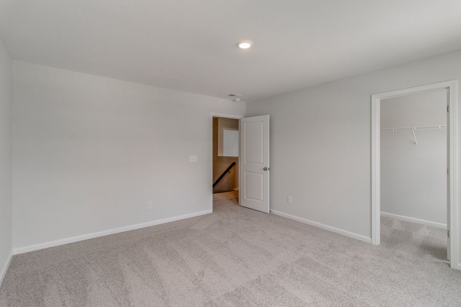 Spacious, unfurnished interior of a new home in Ellington, Elgin (Image 37).