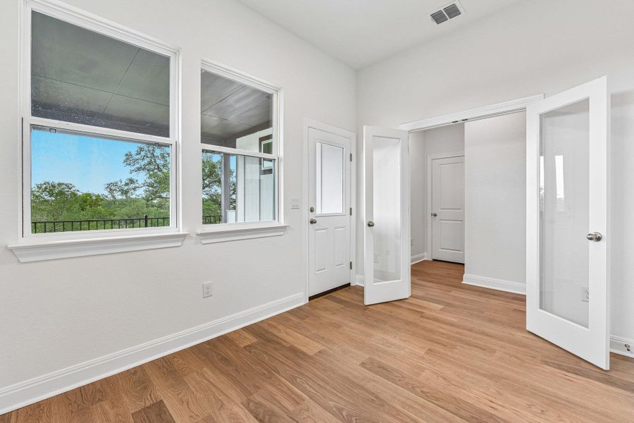 Spacious, unfurnished interior of a new home in Persimmon, Buda (Image 29). Spacious, unfurnished interior of a new home in Persimmon, Buda (Image 29).