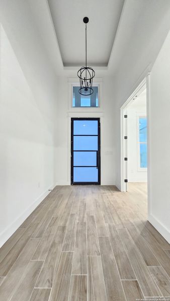 Spacious, unfurnished interior of a new home in , La Vernia (Image 25).