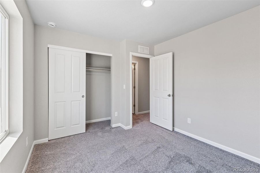 Spacious, unfurnished interior of a new home in Spring Valley, Longmont (Image 23).