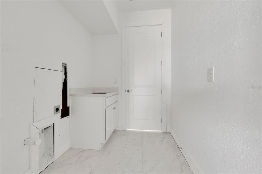 Spacious, unfurnished interior of a new home in , Englewood (Image 23).