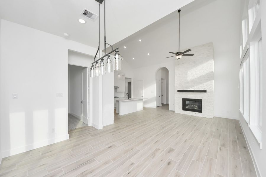 Spacious, unfurnished interior of a new home in Meridiana, Manvel (Image 39).