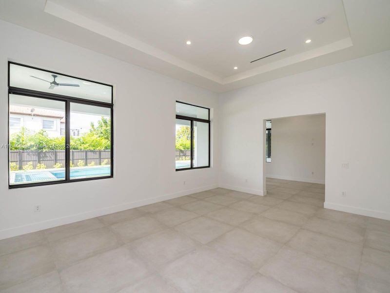 Spacious, unfurnished interior of a new home in , Miami (Image 43).