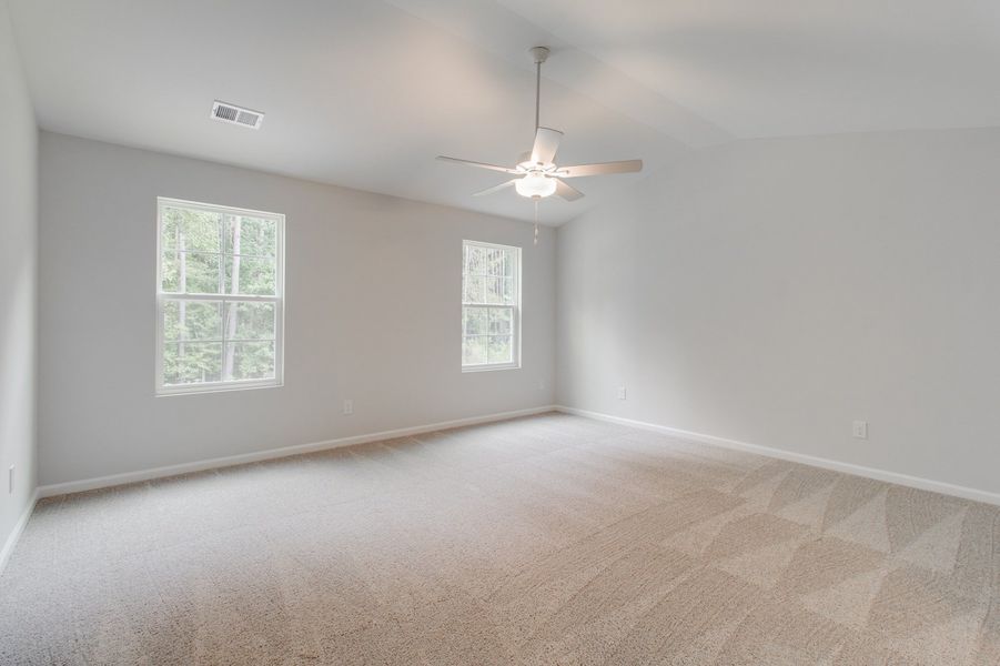 Spacious, unfurnished interior of a new home in Ellington, Elgin (Image 34).