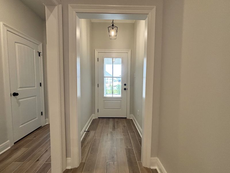 Spacious, unfurnished interior of a new home in Bird Song at Hammock Bay, Freeport (Image 15).